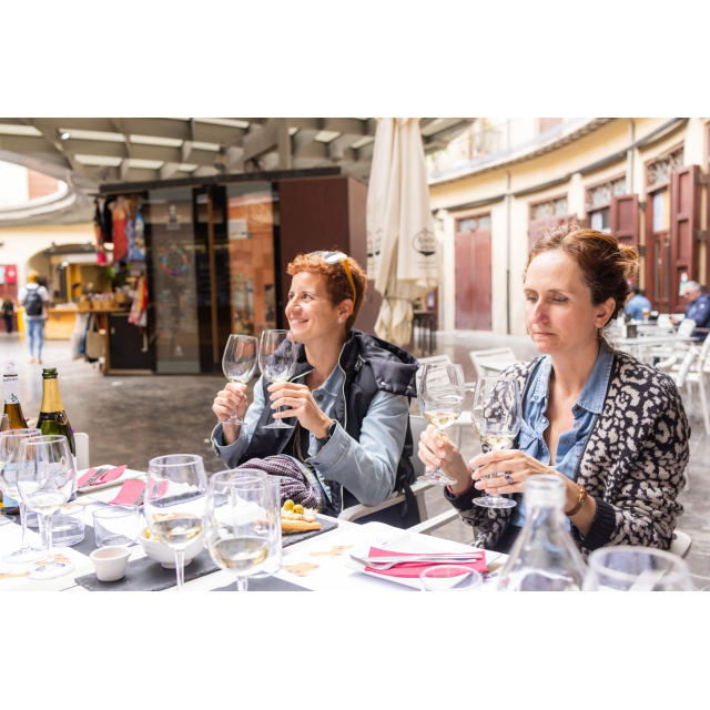 Private Valencia Walking Tour | Wine Tasting & Tapas with Valeria